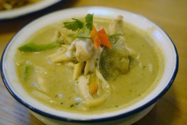 green-chicken-curry-at-rosas-cafe-carnaby-street